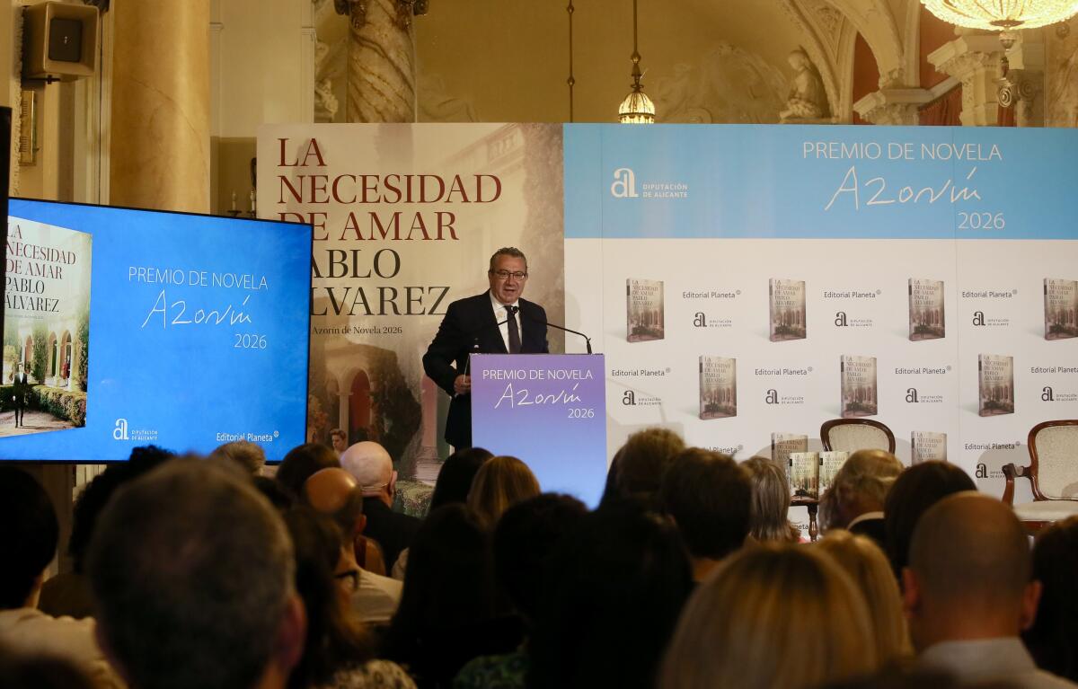 Pablo &Aacute;lvarez desgrana la memoria, los afectos y el deseo en La necesidad de amar, Premio Azor&iacute;n 2026