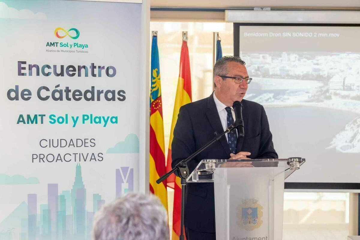 El Encuentro de Cátedras de Turismo de la AMT muestra los avances de Benidorm en movilidad y los expone como casos de éxito  