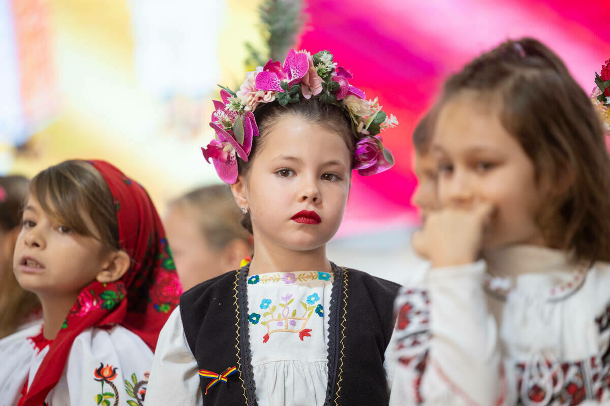 Más de un millar de personas participa en la celebración del Día Nacional de Rumanía en l’Alfàs