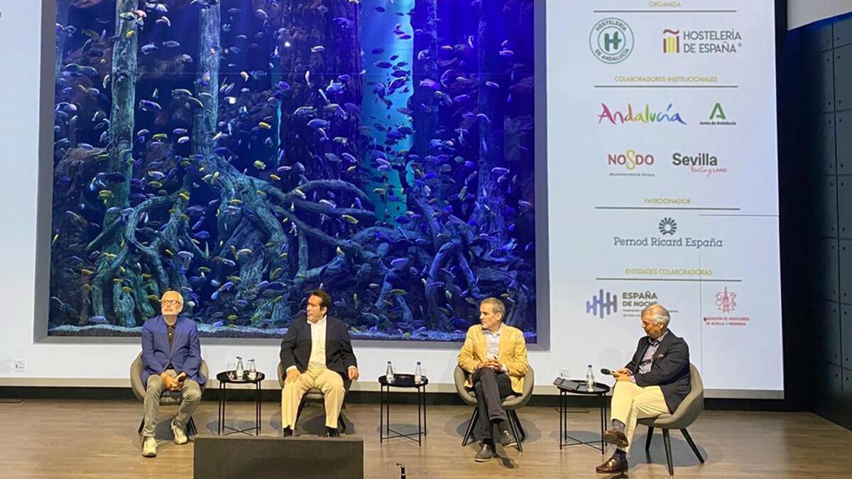 El concejal de Eventos participa en el II Congreso Nacional Hostelocio que se celebra en Sevilla