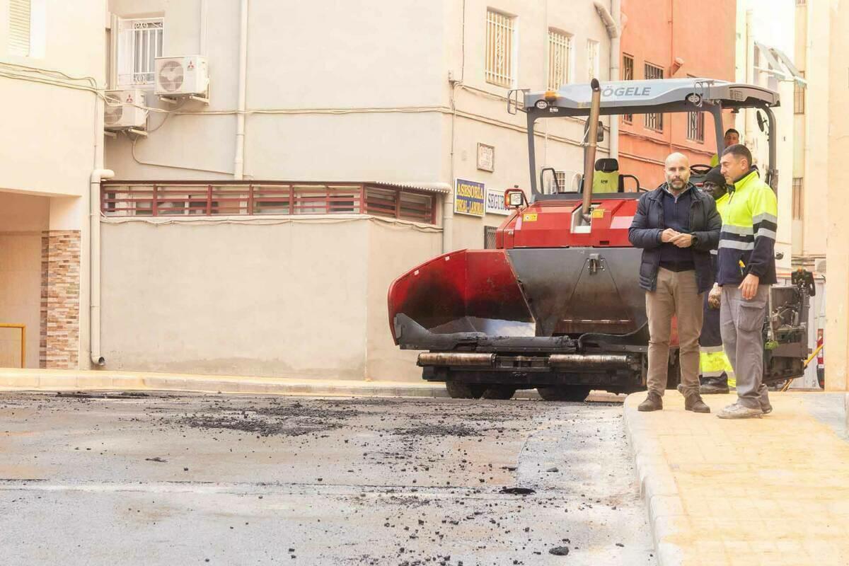 Benidorm inicia el asfaltado de la calle Tordo, que pasará a ser de plataforma única