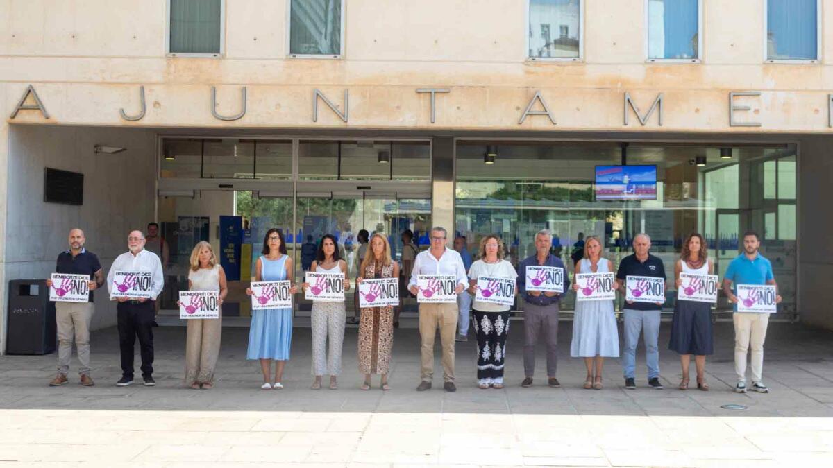 Benidorm guarda un minuto de silencio para expresar su condena hacia el &uacute;ltimo asesinato machista confirmado en Santander 
