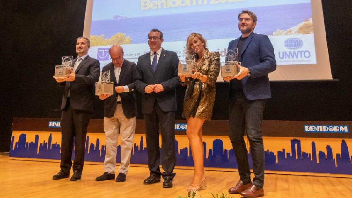 Benidorm reconoce el papel de RTVE, Alaska, Máximo Huerta y el hotel Don Pancho en la proyección de su marca