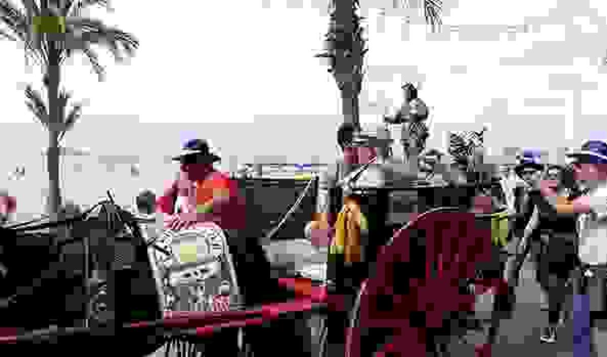 La romer&iacute;a de San Isidro pasea la huerta por el centro de Benidorm