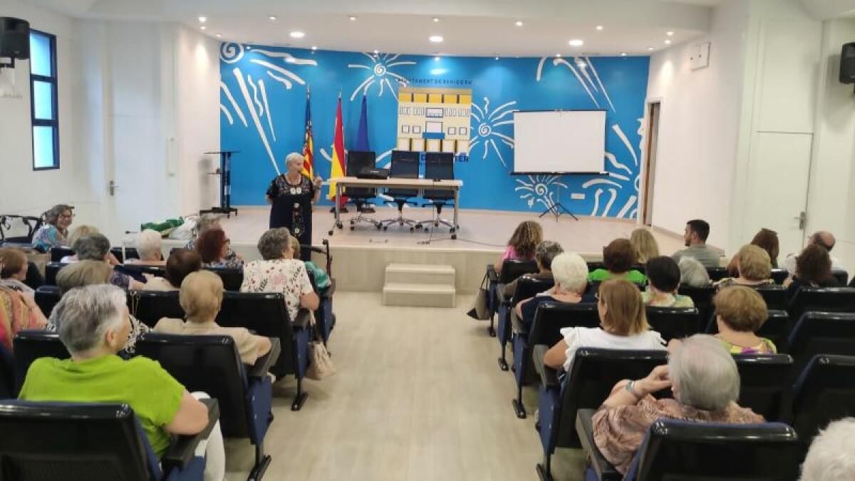 Las Amas de Casa de Benidorm presentan su programa de actividades para esta temporada 