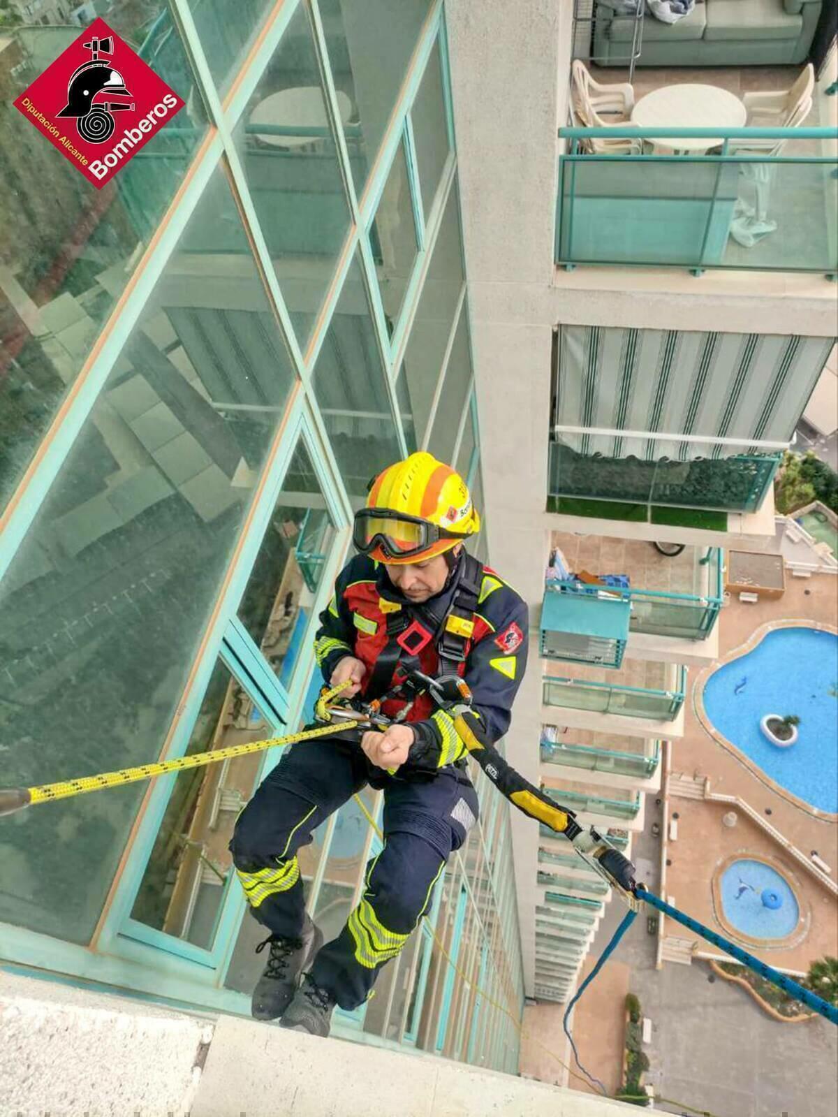 RETIRADA DE TOLDO EN VILLAJOYOSA