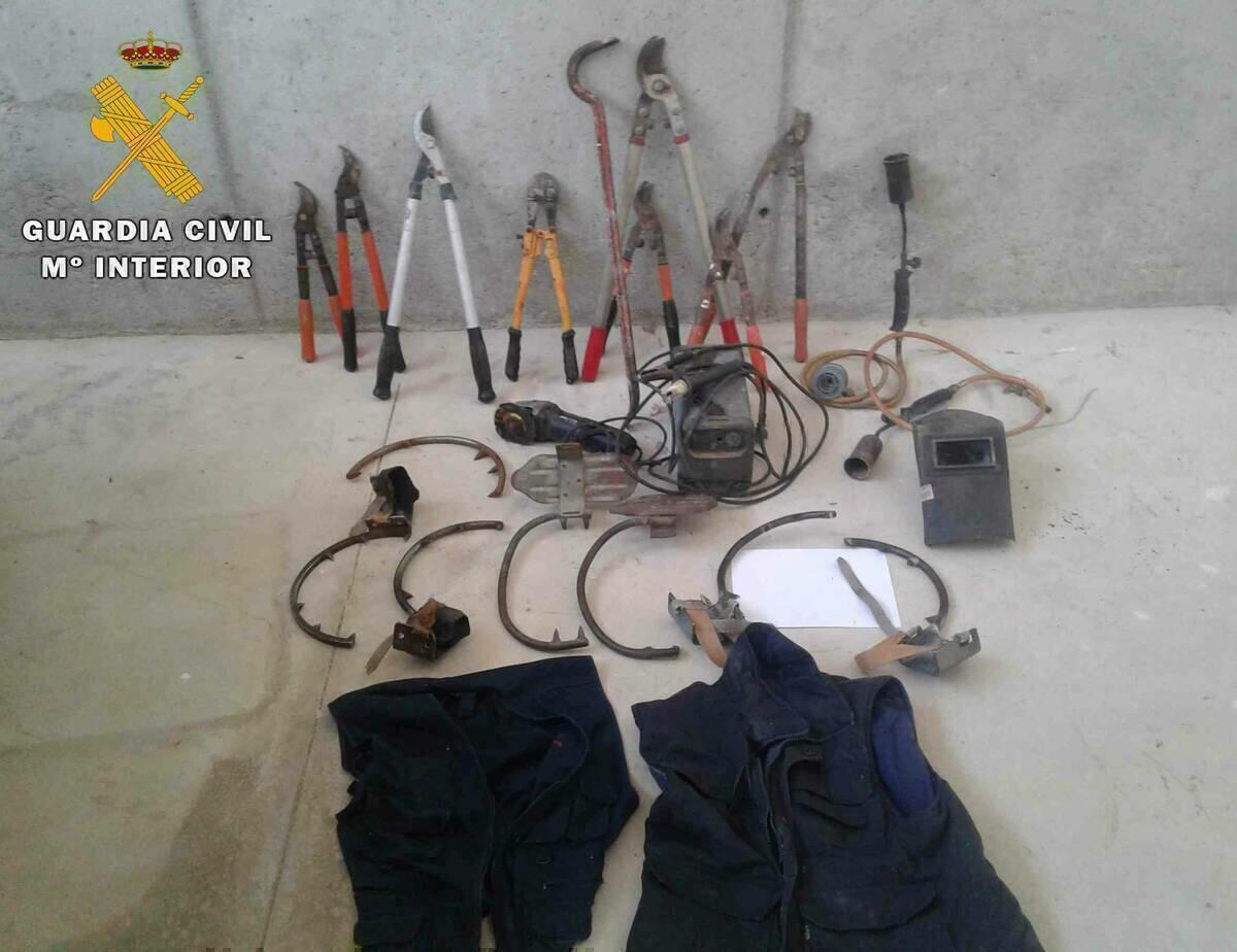 La Guardia Civil de Albacete y Alicante detienen a 4 personas, investigan a otras 2 y recuperan una tonelada de cable de cobre sustra&iacute;do.