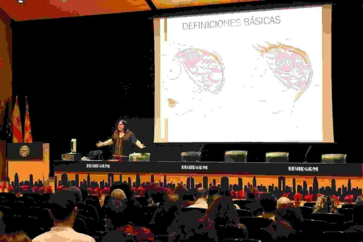 Benidorm · Más de un centenar de trabajadores municipales asisten al taller de formación en igualdad impartido por Marina Marroquí