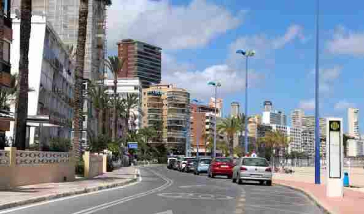 Benidorm completará el asfaltado de la primera línea de La Cala y de la prolongación de Beniardá