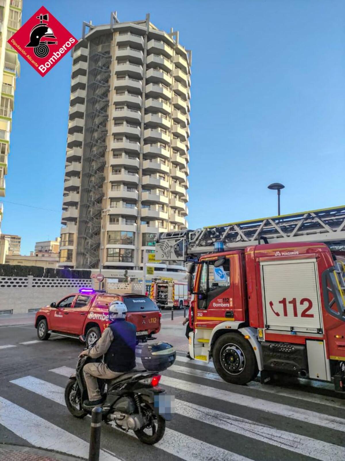 Sobresalto en el Centro de Benidorm, al declararse un Incendio en un Edificio.