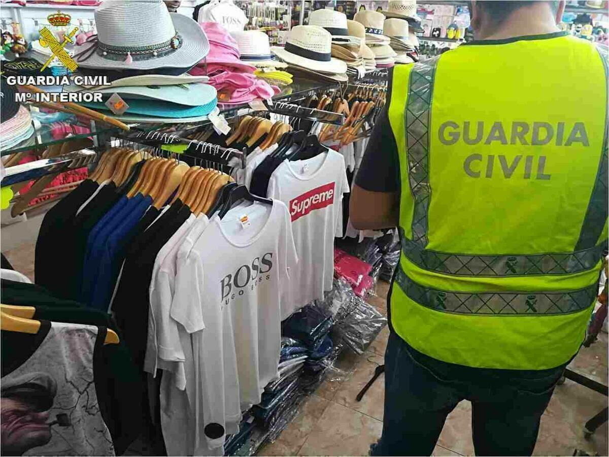 La Guardia Civil interviene m&aacute;s de 1.000 prendas falsificadas en tres comercios de L&rsquo;Albir y Altea