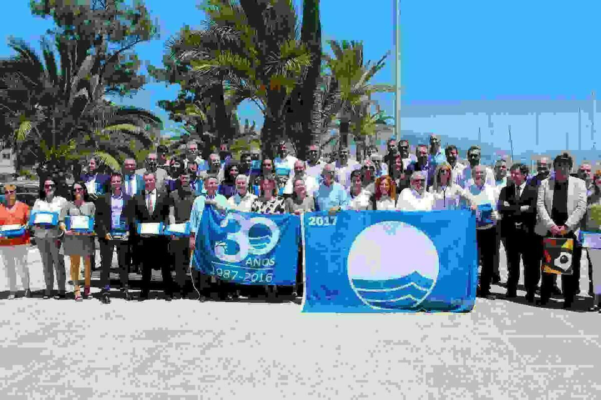 La Vila Joiosa recoge sus 6 banderas azules