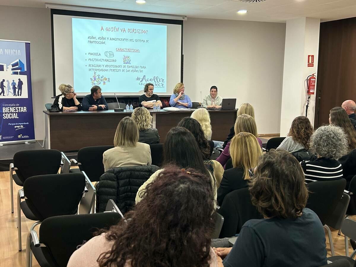 La charla sobre “Acogimiento Familiar” se realizó ayer en l’Auditori 