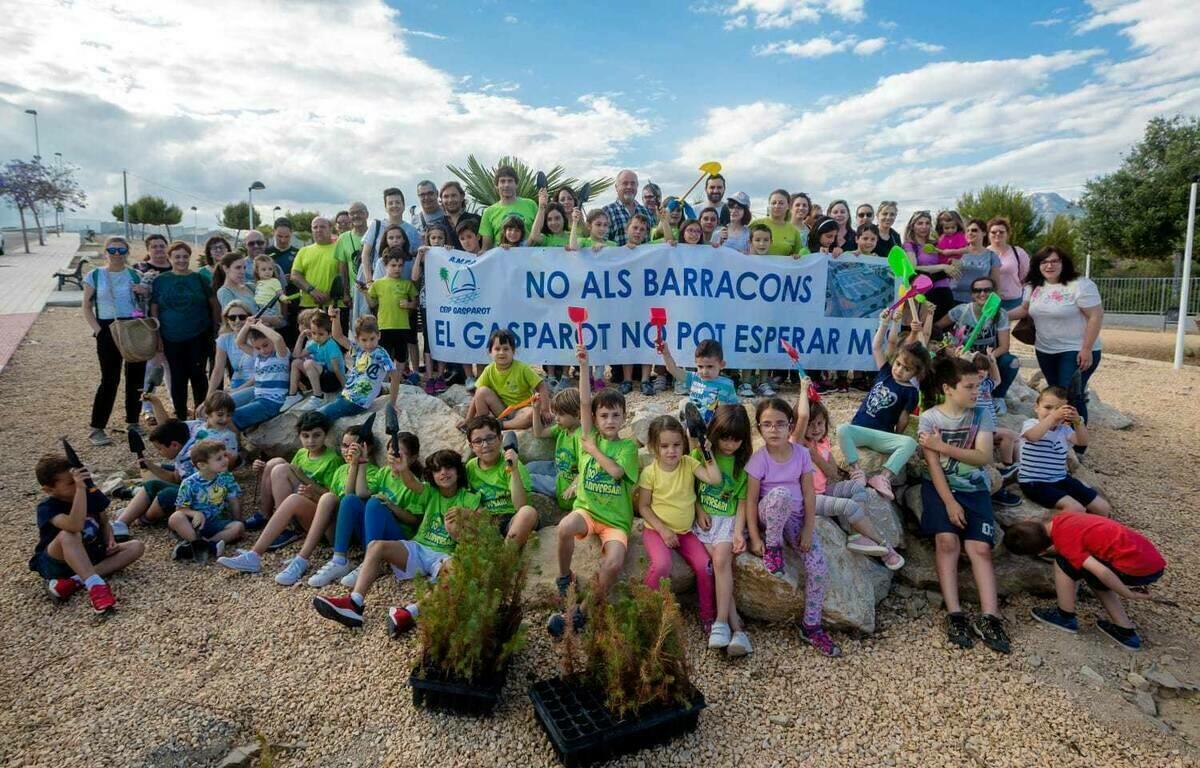 La Vila &middot; El CEIP Gasparot reivindica su construcci&oacute;n con una plantaci&oacute;n de &aacute;rboles