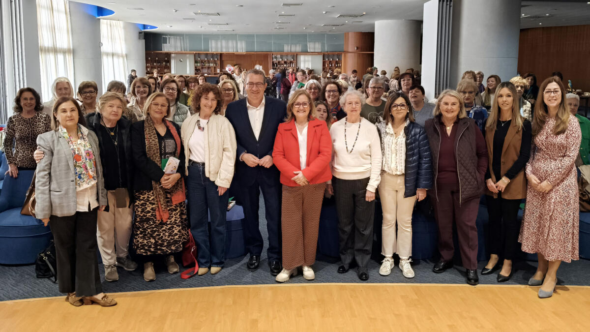 Más de 200 amas de casa de toda la Comunitat celebran en Benidorm su encuentro anual