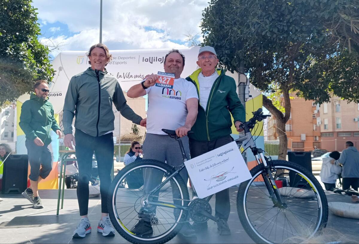 M&aacute;s de 700 personas disfrutan del D&iacute;a de la Bici en Villajoyosa