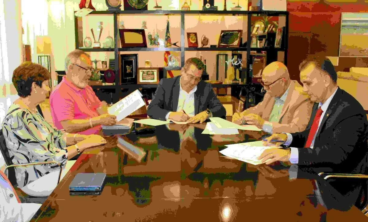 Benidorm firma un convenio con el Colegio Internacional Lope de Vega y el Plan de Escuelas asociadas a la UNESCO