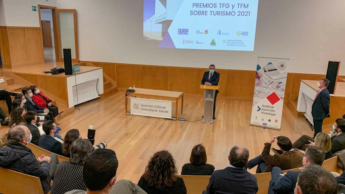 Metodología DTI e innovación tecnológica centran los premios TFG y TFM de la Cátedra Pedro Zaragoza Orts 