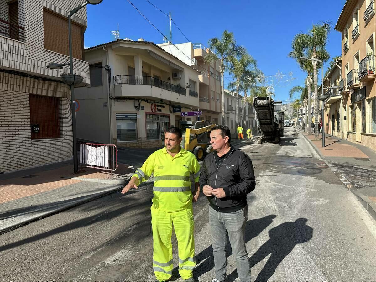 La Generalitat reasfalta la carretera Polop-La Nucía y la av. Carretera