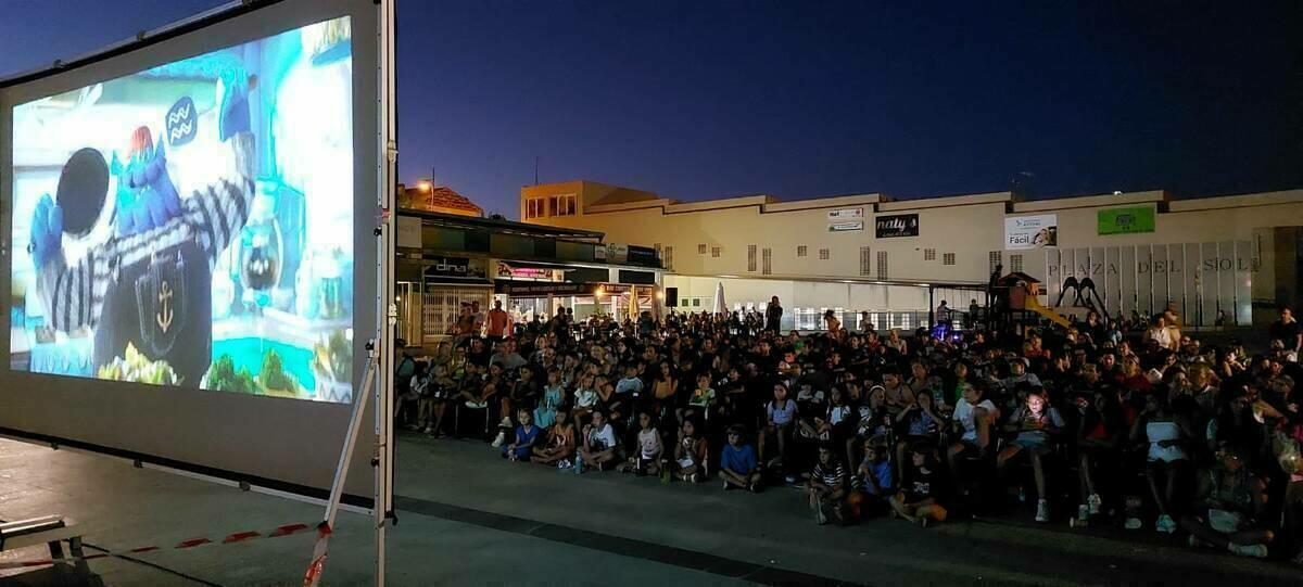 La plaza del Sol disfrutó de la cuarta sesión de cine estival ayer por la noche