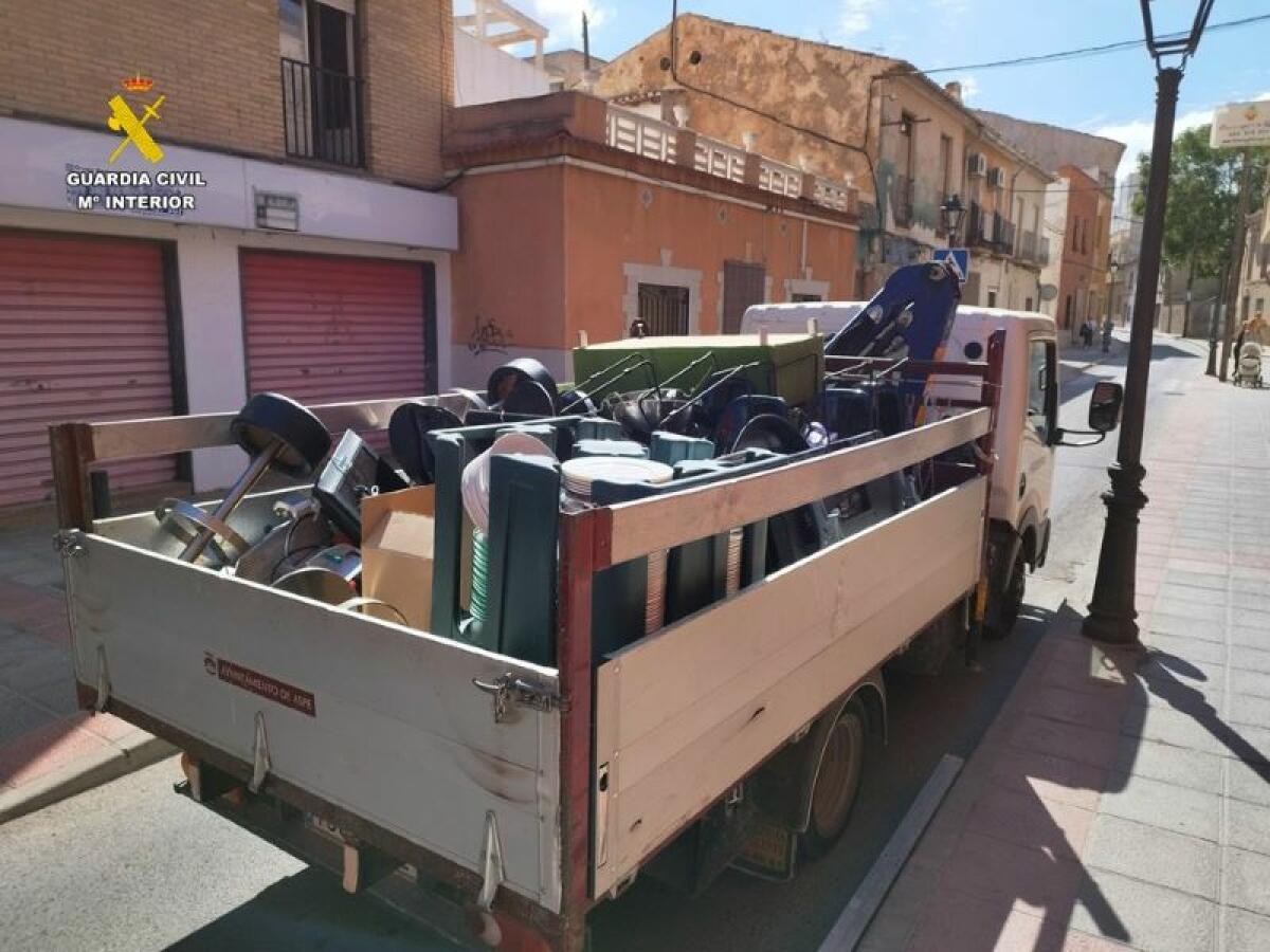 La Guardia Civil detiene a cuatro varones por desmantelar un establecimiento hostelero en La Romana 