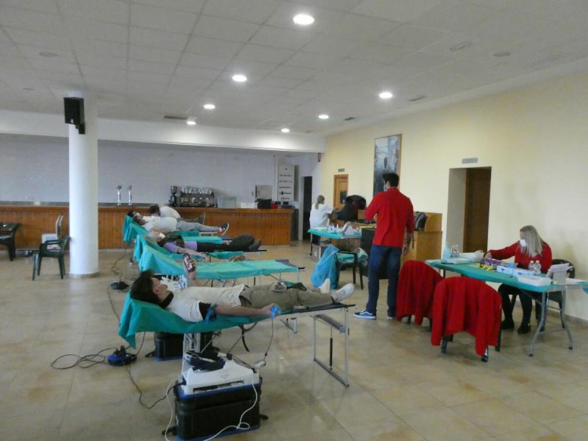 23 personas donaron sangre ayer en el Salón Social El Cirer