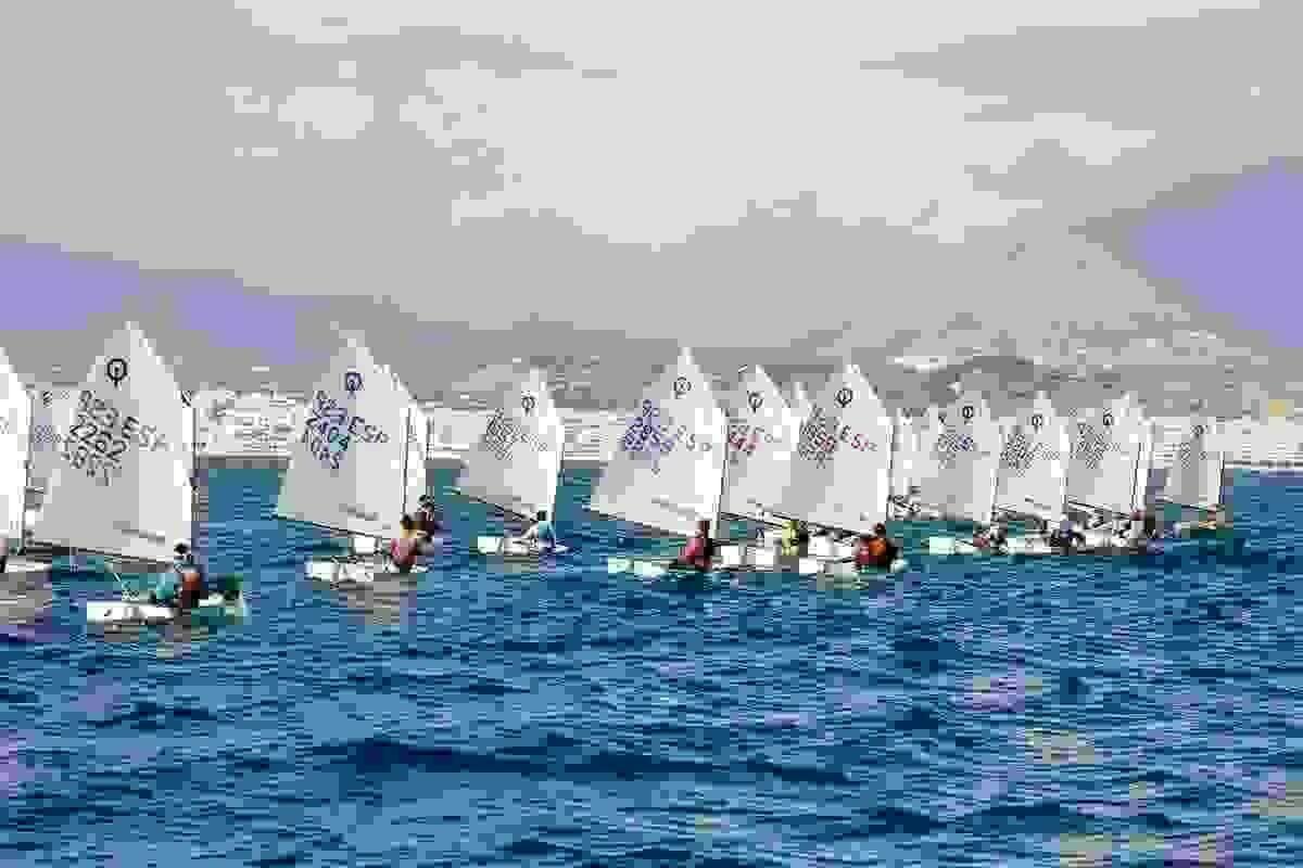 Altea &middot; M&aacute;s de 200 regatistas en el Open Clase Optimist &ndash; Trofeo Dictum Abogados