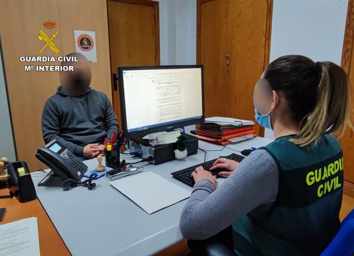 La Guardia Civil investiga a una persona por acosar a través de redes sociales a una joven con pretensiones sexuales