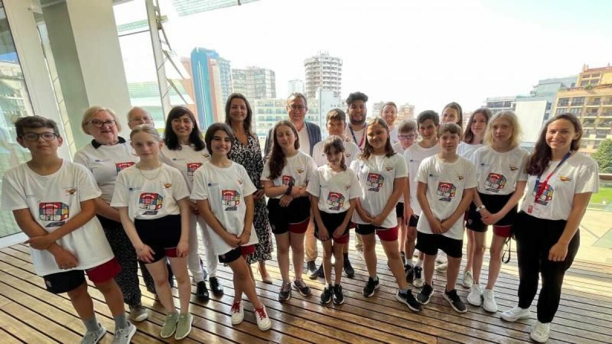 Toni Pérez recibe a estudiantes suecos de 6º de Primaria en intercambio educativo en Benidorm