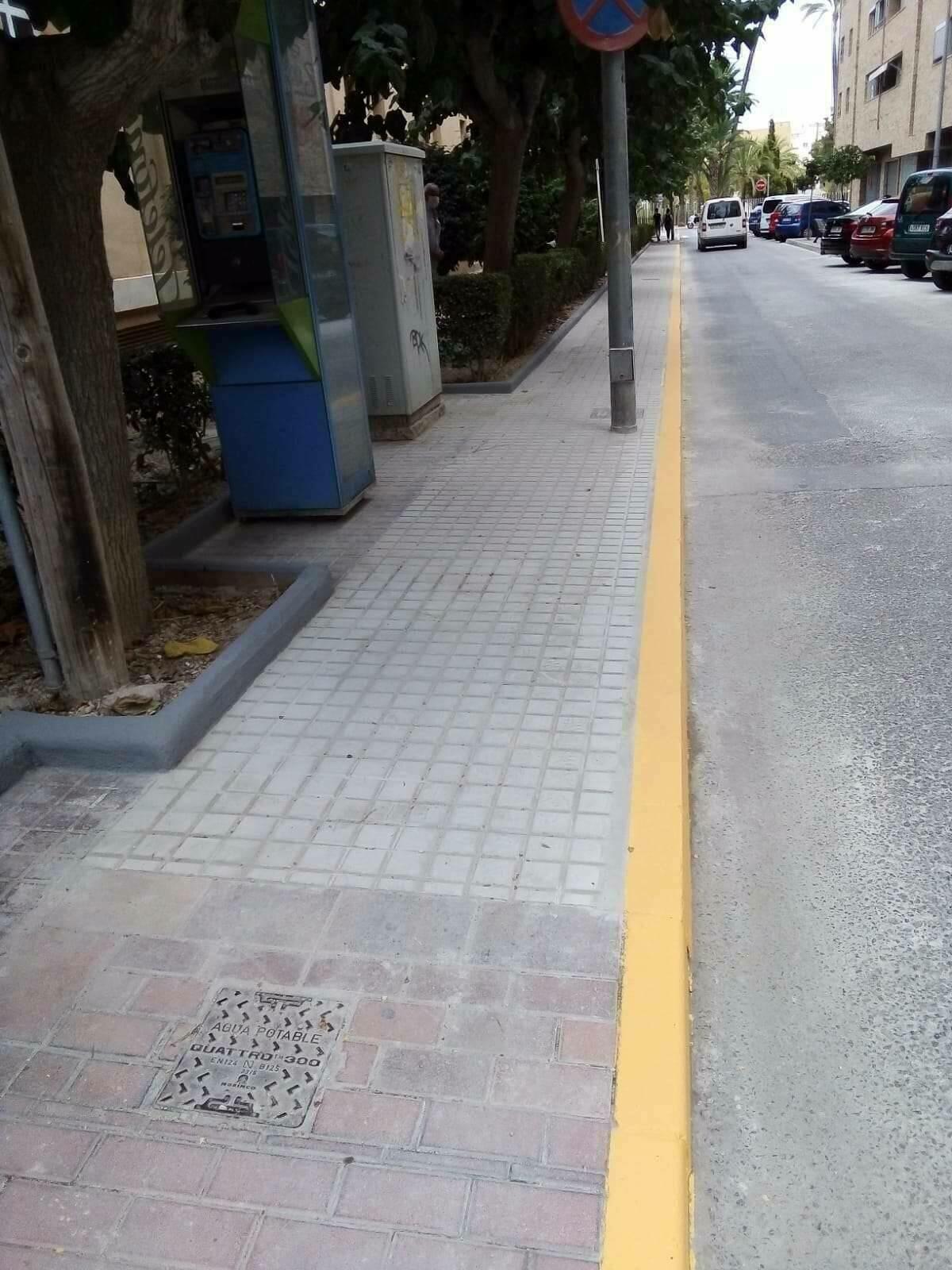 La Avenida dels Germans Aragon&eacute;s i Urrios ya  cuenta con nuevo acerado