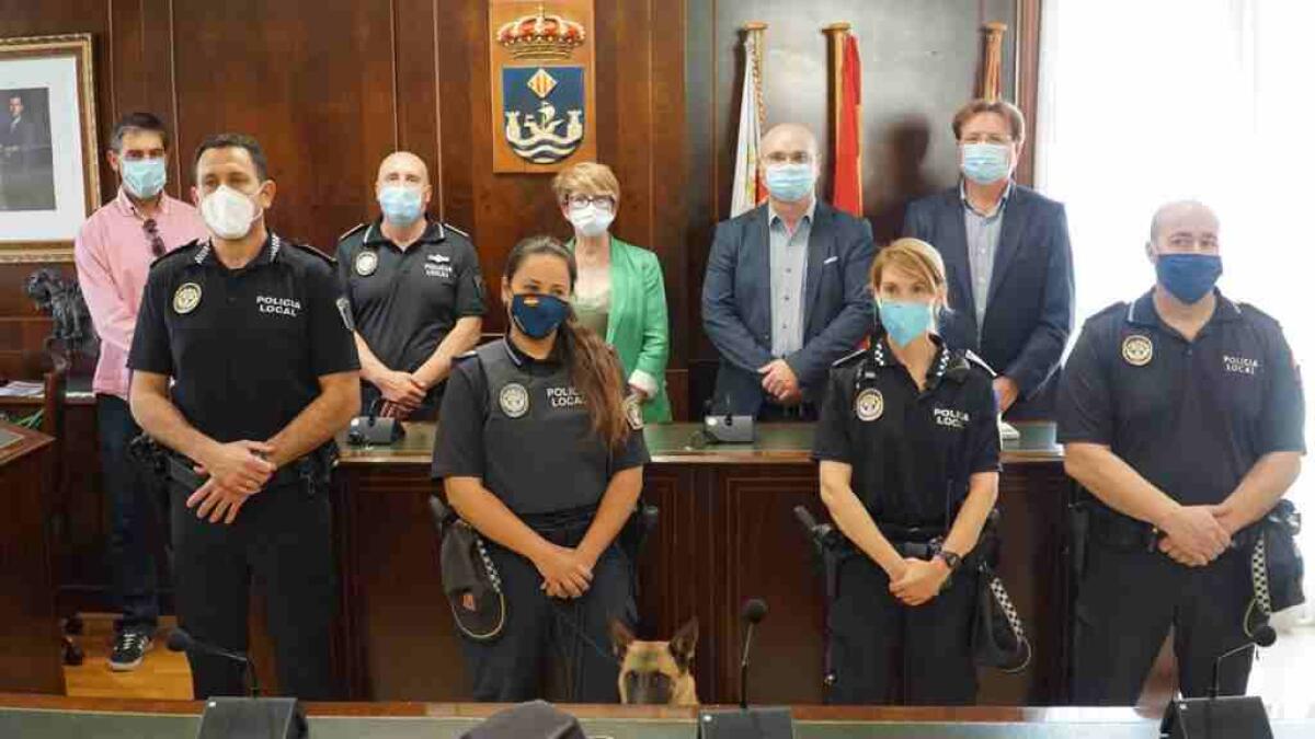 Cuatro agentes de polic&iacute;a local toman posesi&oacute;n como funcionarios en la Vila Joiosa.
