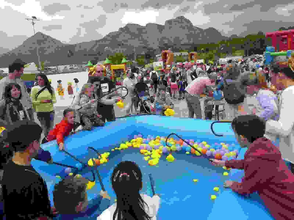 La lluvia acortó el “III Día de la Familia” de La Nucía