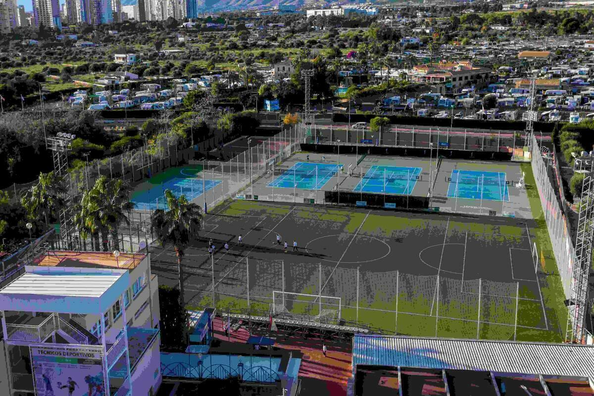Las instalaciones deportivas del Lope de Vega reciben un reconocimiento por parte de  la C&aacute;tedra del Deporte de la UPV en la nueva normalidad.