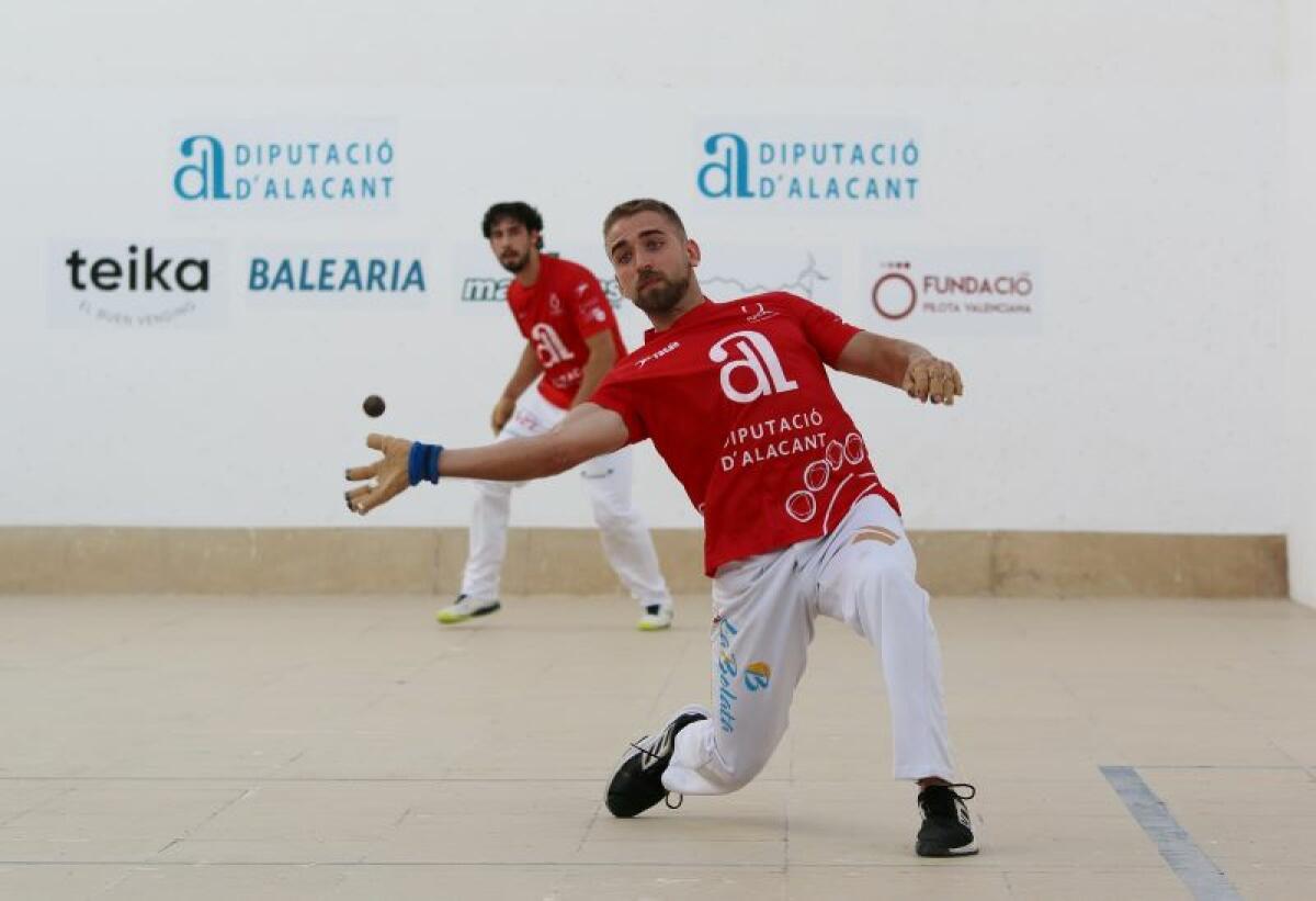 Arranca en Dénia el ‘Trofeu Diputació d’Alacant d’Escala i Corda’ con los mejores pilotaris de la Comunitat