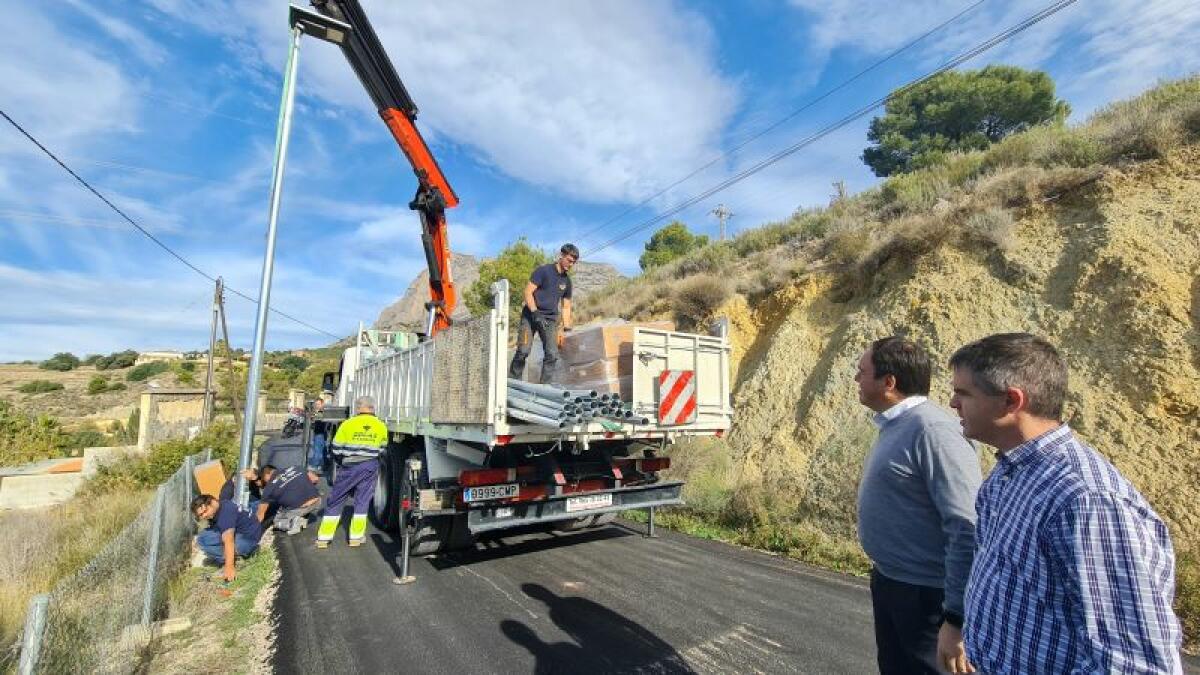 LLEGAN LAS FAROLAS SOLARES A LA PARTIDA RURAL “EL TAMARIT” DE FINESTRAT