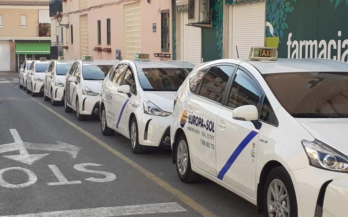 Los Taxis de l&rsquo;Alf&agrave;s estudian regular la uniformidad en el sector.