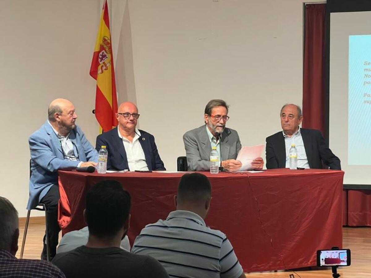 VOX Benidorm consigue llenar el José Llorca Llinares con su conferencia sobre las personas mayores