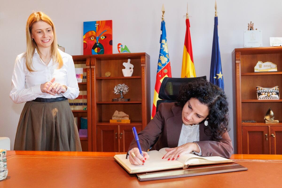 LA CONSELLERA DE SERVICIOS SOCIALES, ELENA ALBALAT, VISITA FINESTRAT PARA ANALIZAR LAS NECESIDADES DE LOS SERVICIOS SOCIALES Y LOS RECURSOS ASISTENCIALES DEL MUNICIPIO