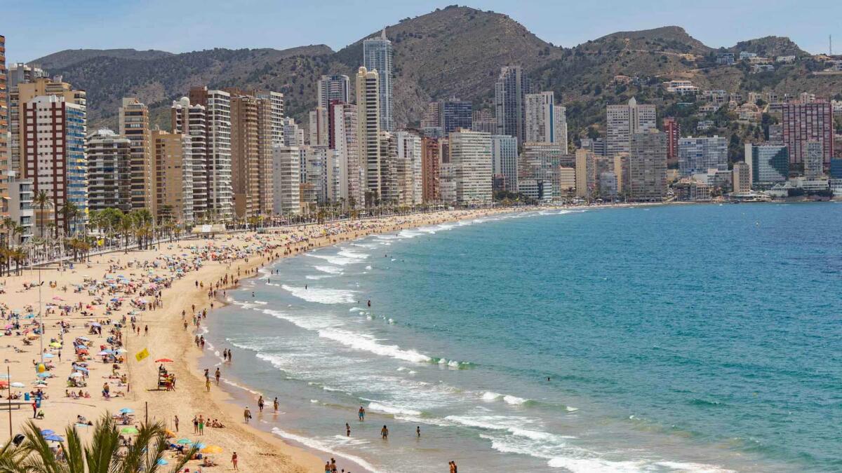 Benidorm incrementa los servicios de vigilancia, salvamento, socorrismo, limpieza, desinfección y atención en las playas