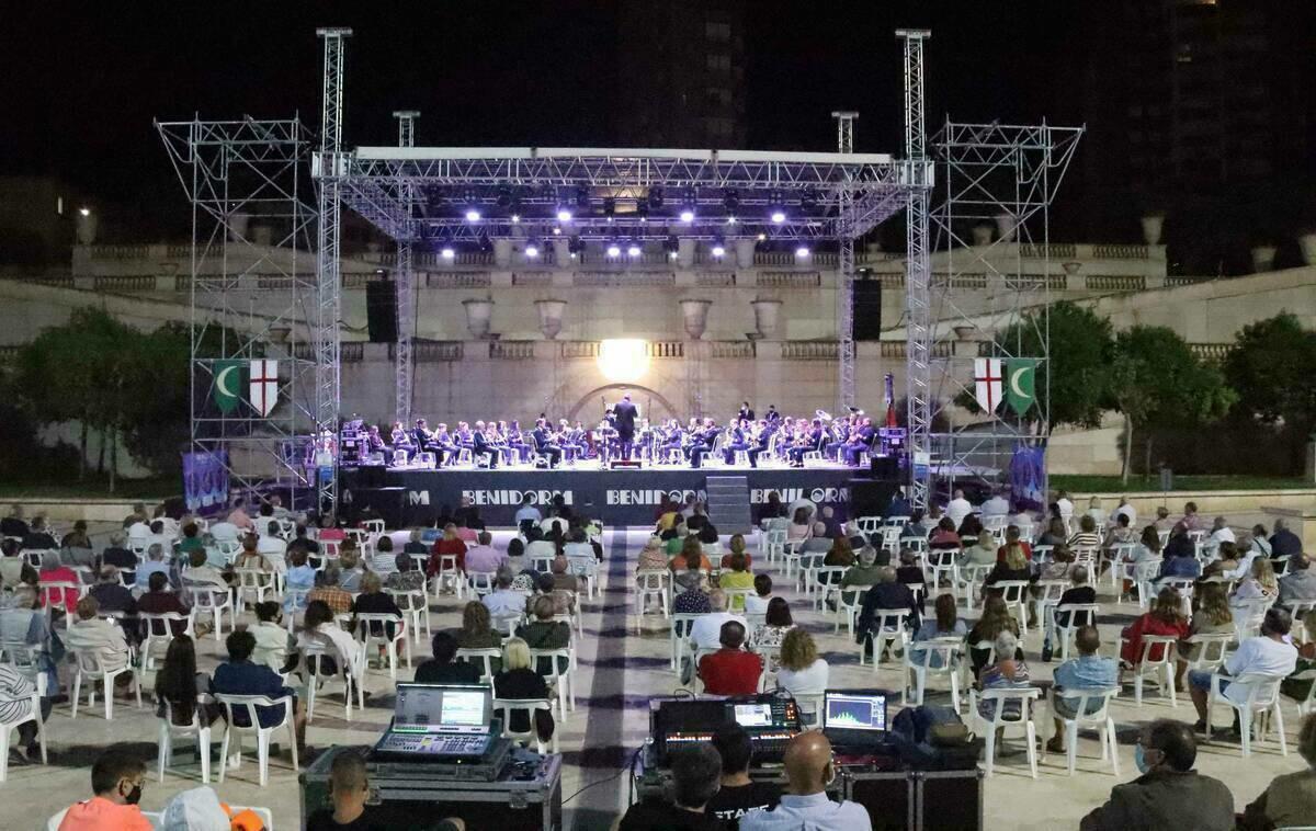 La Unión Musical lleva la música festera al Parque de l’Aigüera