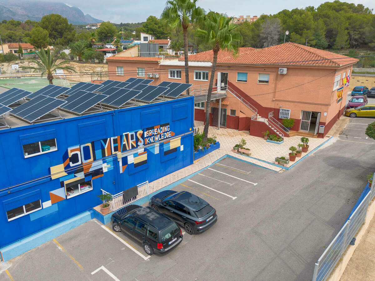 El colegio británico privado Sierra Bernia School de l’Alfàs “más de 50 años dedicado a la enseñanza”