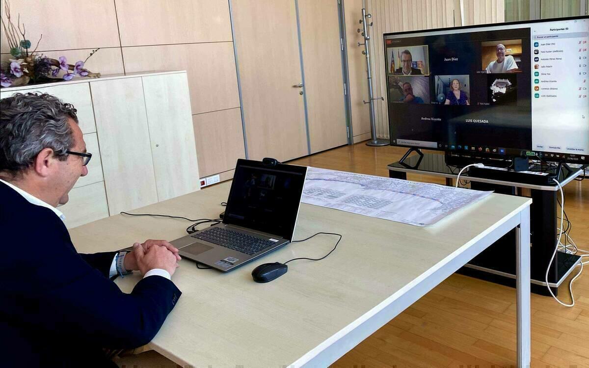 Benidorm habilita el ba&ntilde;o y paseos por la orilla de 07.00 a 08.45 horas, y ampl&iacute;a el aforo de sus playas hasta las 33.000 personas.