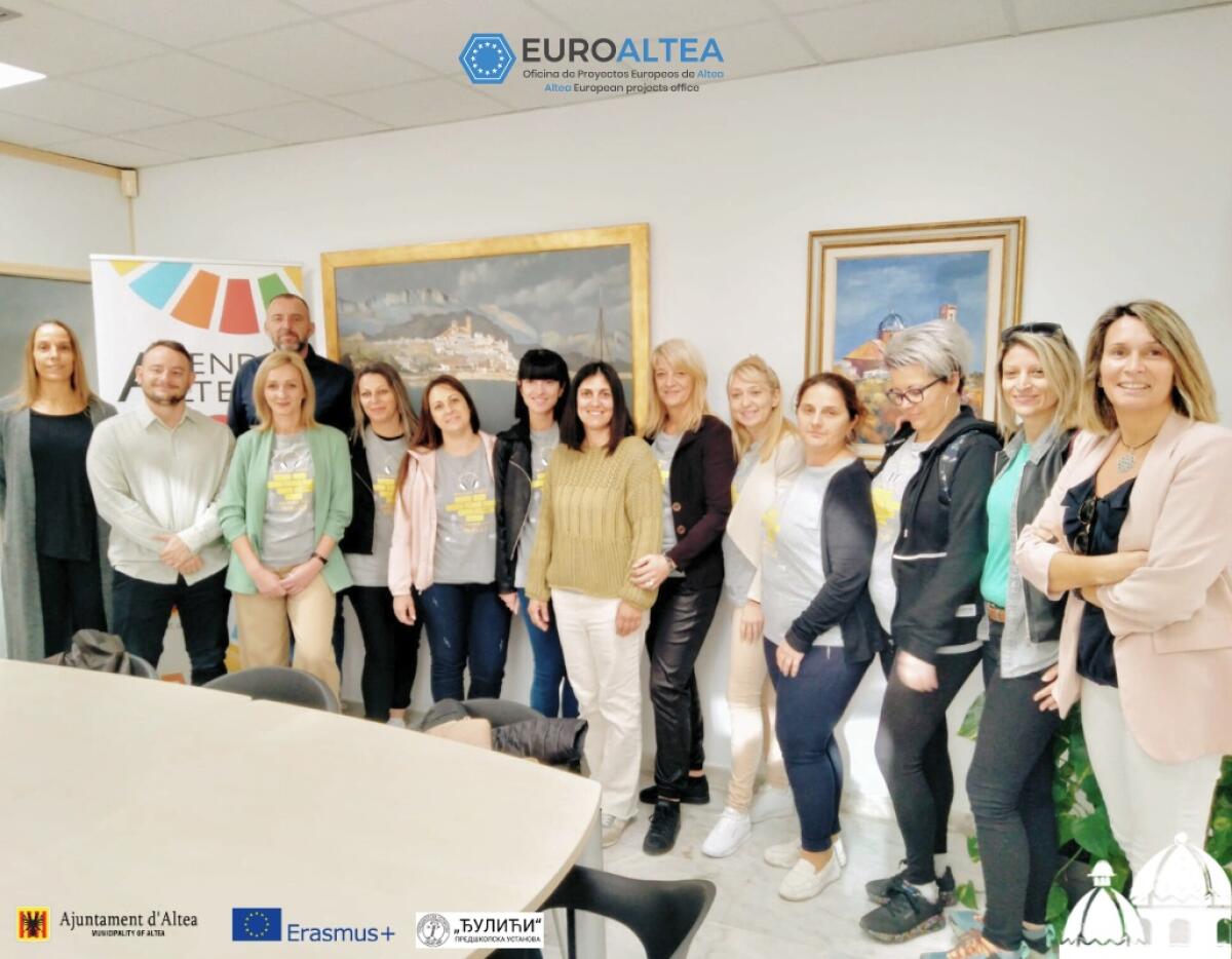 Una delegación de profesoras de Serbia visita el colegio Les Rotes para realizar un intercambio de buenas prácticas