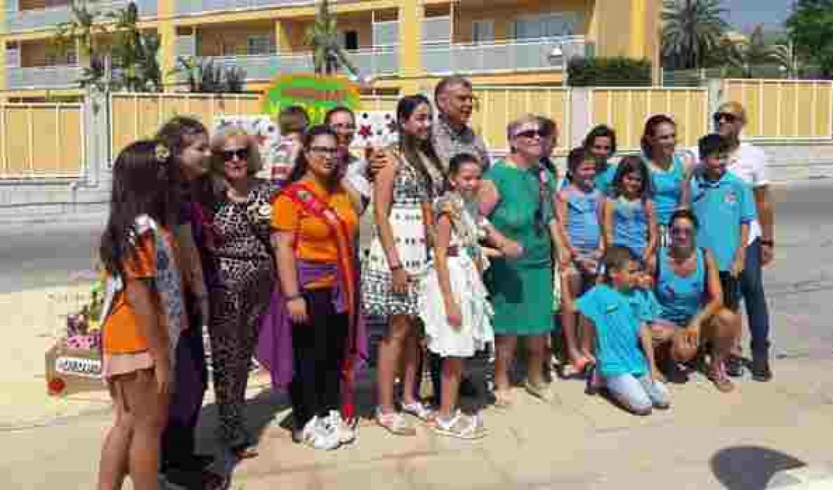 La residencia de la tercera edad de Benidorm celebra la &lsquo;crem&agrave;&rsquo; de su hoguera