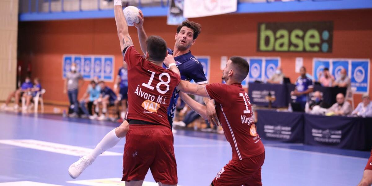 El Balonmano Benidorm se desplaza con la ambición de conseguir los dos puntos