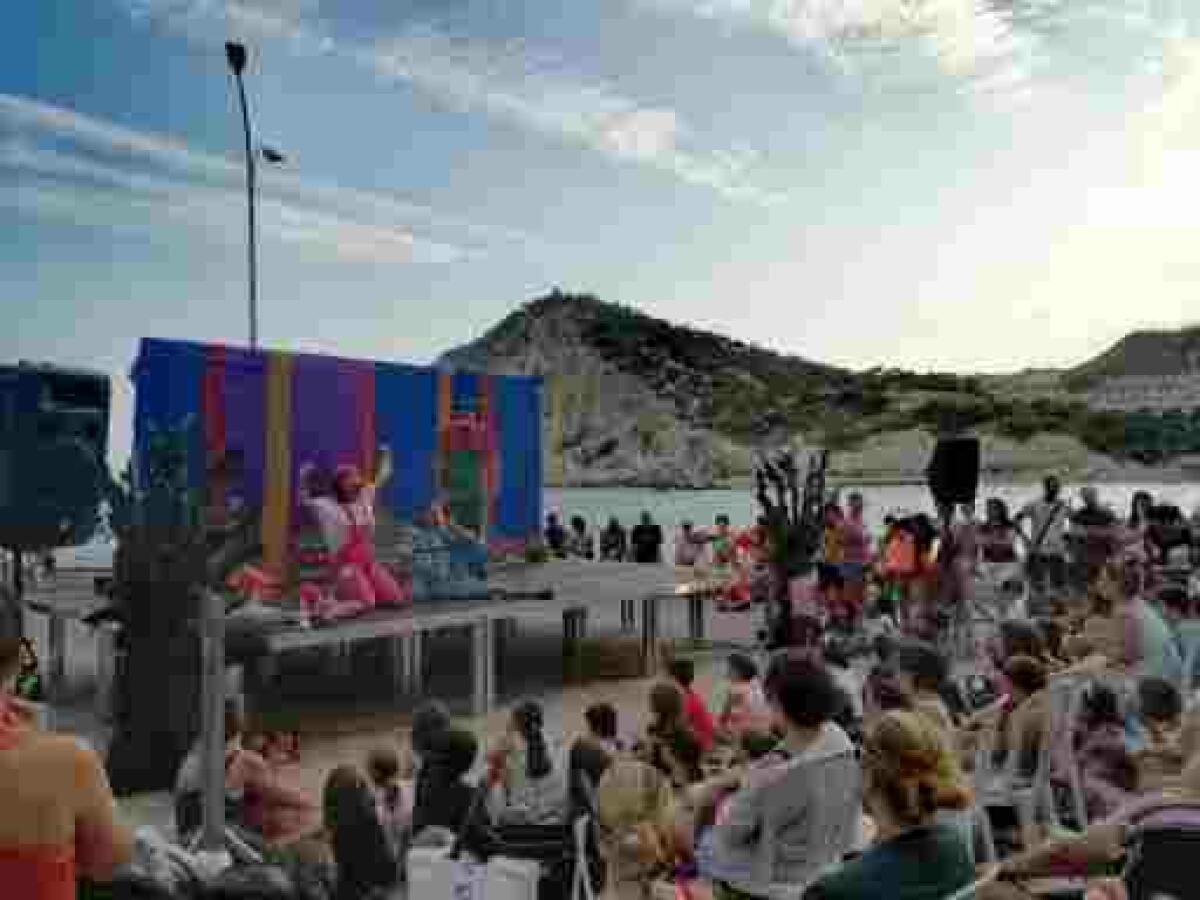 &Eacute;xito de p&uacute;blico en el sainete &ldquo;en valenci&agrave;&rdquo; y el teatro infantil que se celebr&oacute; ayer en la Cala de Finestrat
