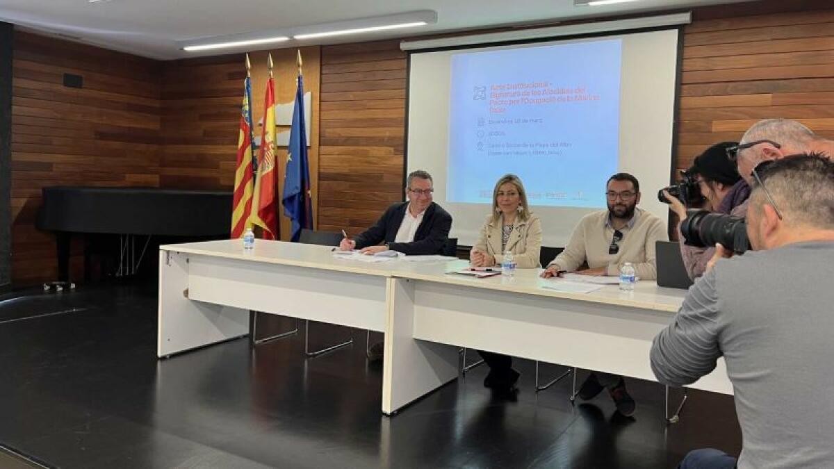 Firmado el Pacto por el Empleo de la Marina Baixa; constituido el consejo, lo preside Benidorm