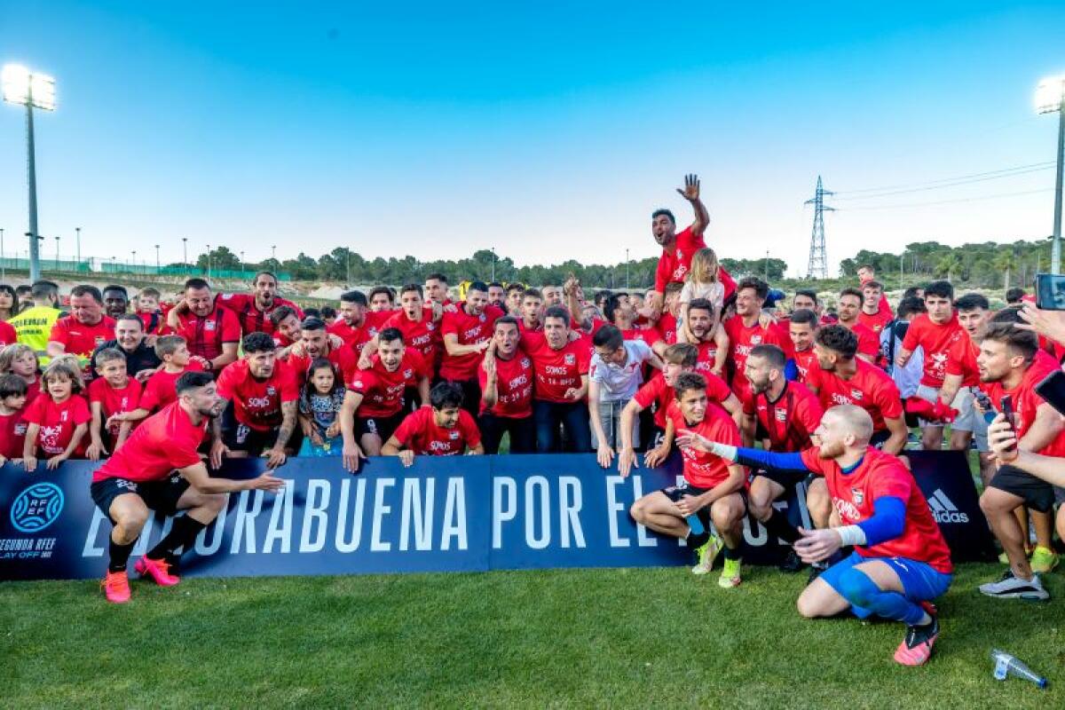 El CF La Nucía sube a Primera RFEF tras ganar al Arenas de Getxo