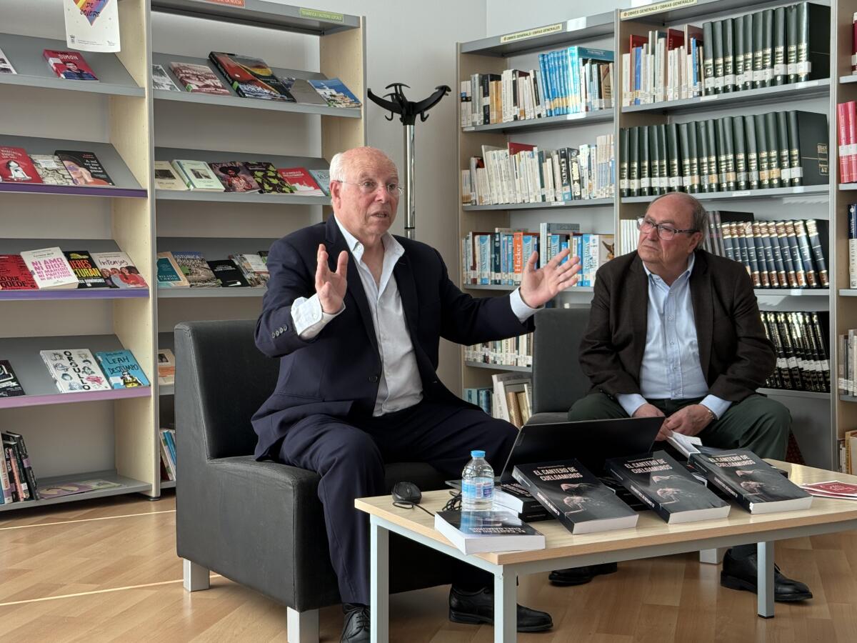 Manuel Sánchez presentó su novela “El Cantero de Cuelgamuros”