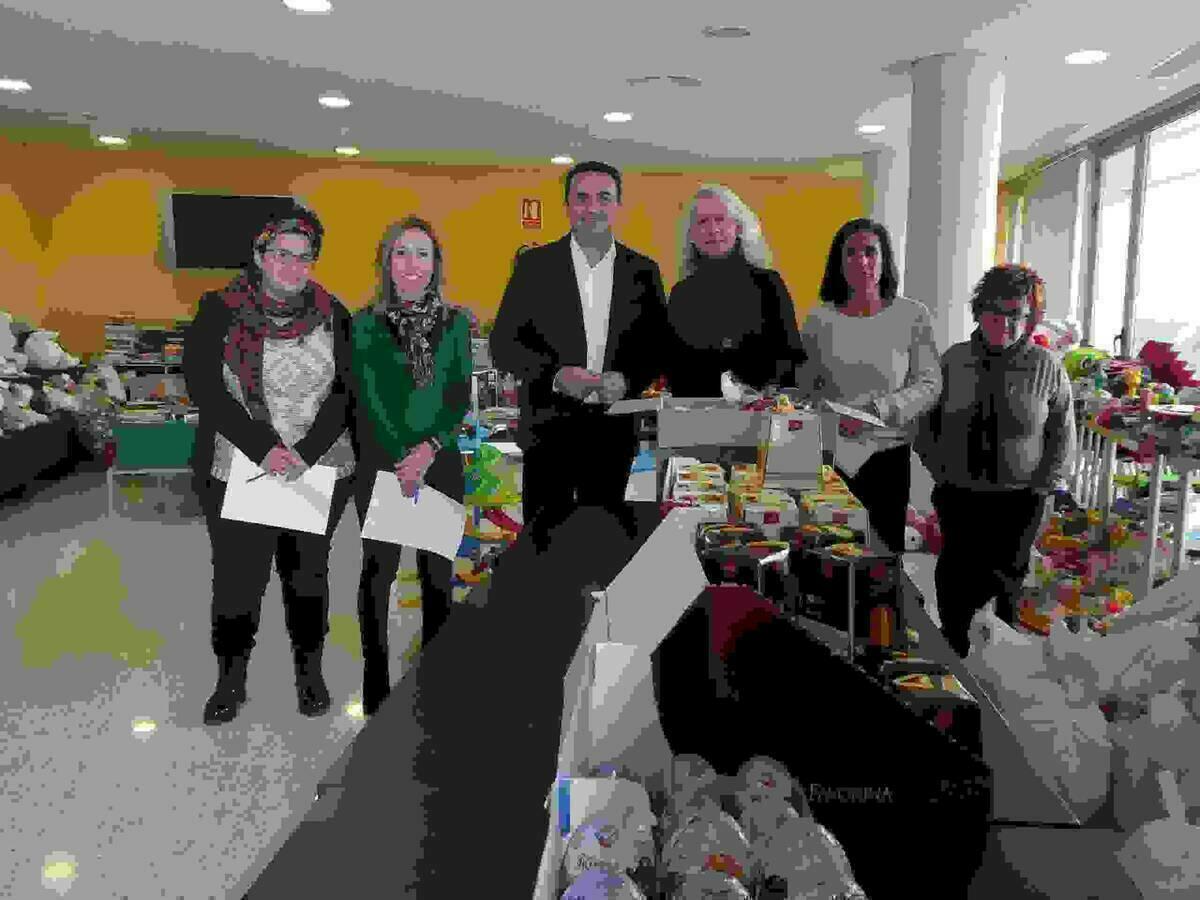La Nuc&iacute;a entrega 136 lotes de comida y 300 juguetes en la  &ldquo;Donaci&oacute;n Extraordinaria de Navidad&rdquo;